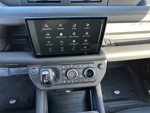 Used 2023 Land Rover Defender 110 V8 AWD/4WD image 25