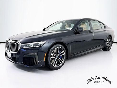 Used 2021 BMW 740i xDrive w/ M Sport Package image 3