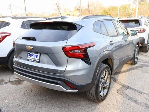 Certified 2025 Chevrolet Trax LT w/ LT Convenience Package image 8