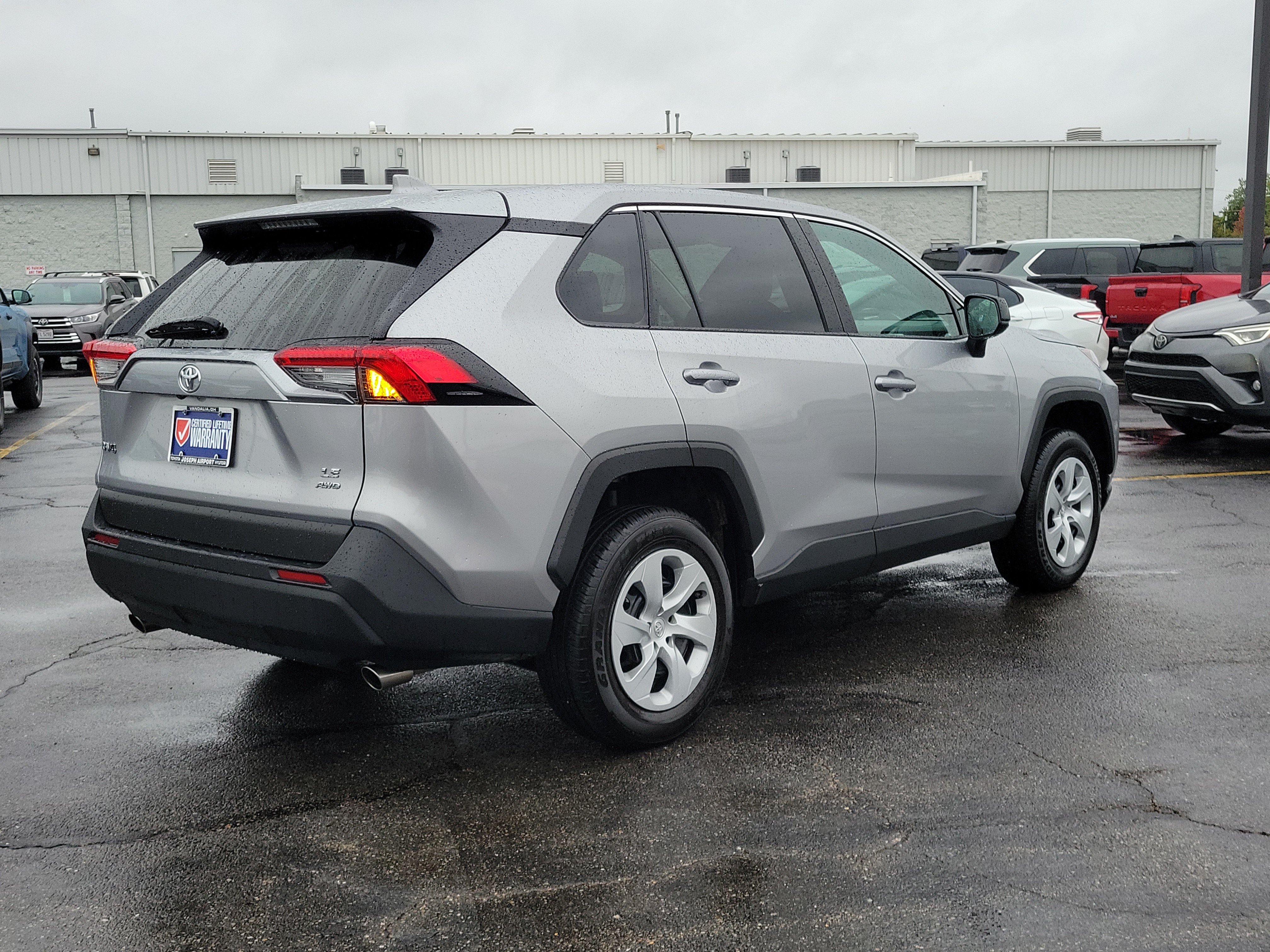 Used 2025 Toyota RAV4 LE AWD/4WD image 4