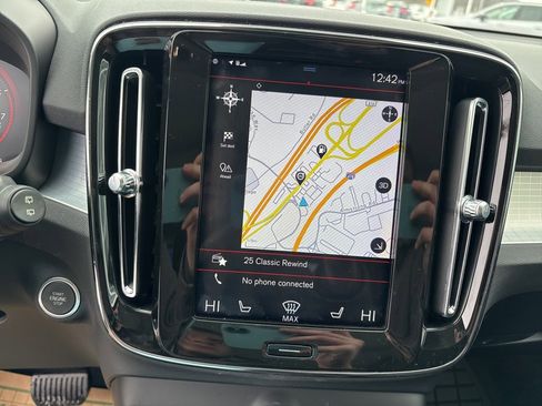 Used 2020 Volvo XC40 T5 Momentum w/ Protection Package Premier image 28