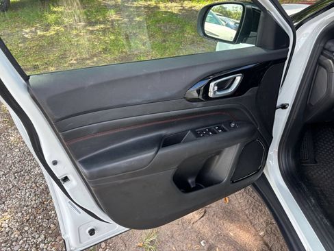 Used 2025 Jeep Compass Trailhawk AWD/4WD image 18