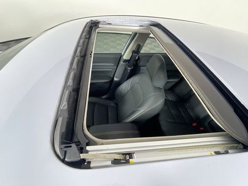 Used 2024 Nissan Altima 2.5 SR w/ SR Premium Package FWD image 22