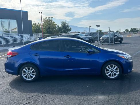 Used 2017 Kia Forte S FWD image 2