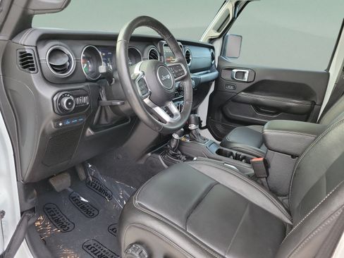 Used 2021 Jeep Wrangler Unlimited Sahara w/ Cold Weather Group AWD/4WD image 15