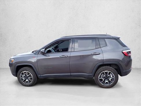 Used 2024 Jeep Compass Trailhawk w/ Sun and Sound Group AWD/4WD image 2