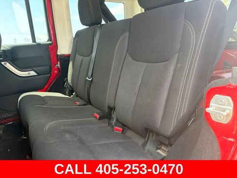 Used 2015 Jeep Wrangler Unlimited Sahara w/ Connectivity Group AWD/4WD image 11
