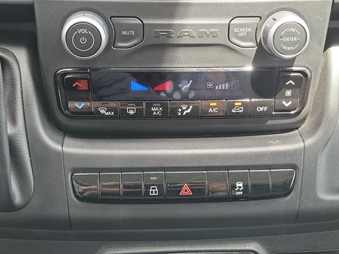 Used 2025 RAM ProMaster 2500 w/ U-Haul Equipment Group FWD image 25