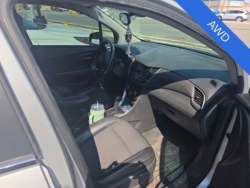 Used 2019 Chevrolet Trax LT w/ LT Convenience Package image 6