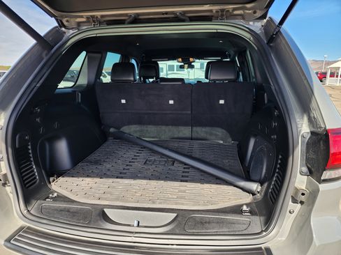 Used 2021 Jeep Grand Cherokee Laredo X AWD/4WD image 14