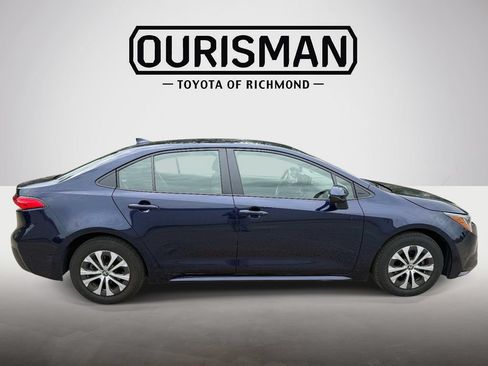 Used 2022 Toyota Corolla LE w/ Carpet Mat Package (TMS) FWD image 2