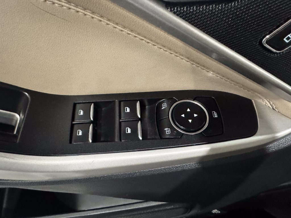Used 2023 Ford Explorer XLT AWD/4WD image 19