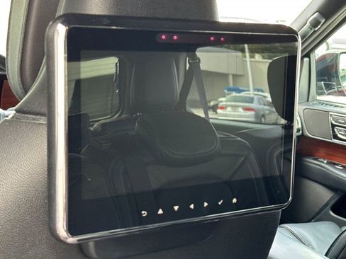 Used 2018 Lincoln Navigator L Reserve w/ Technology Package AWD/4WD image 18