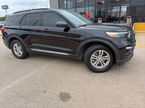 Used 2023 Ford Explorer XLT w/ Equipment Group 202A AWD/4WD image 1