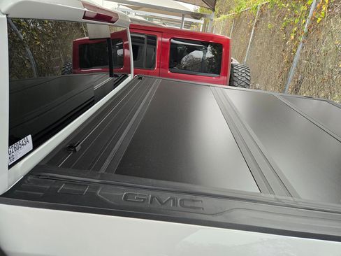 Certified 2024 GMC Sierra 1500 SLT image 10