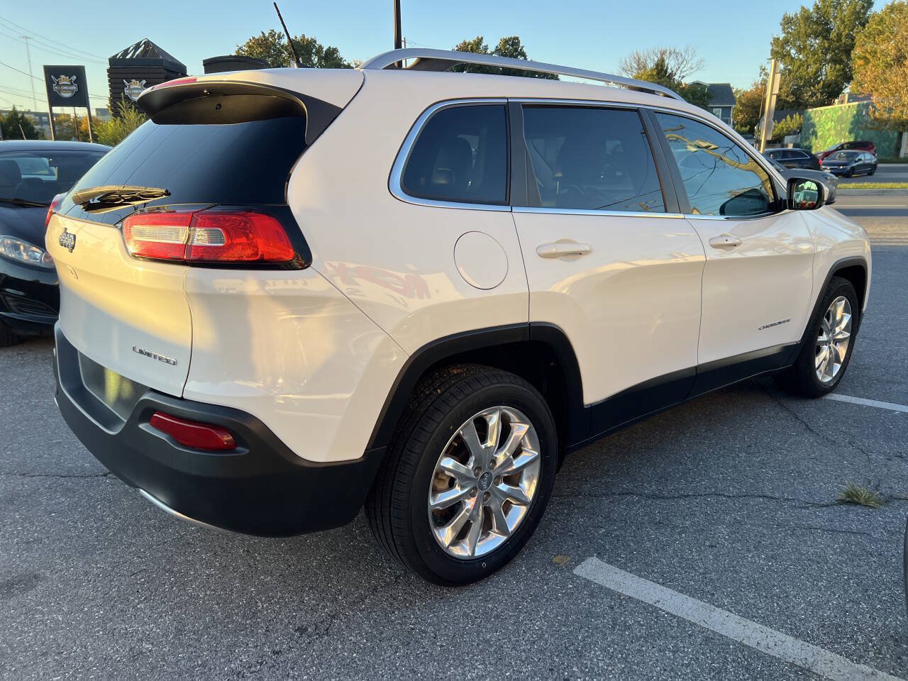 Used 2017 Jeep Cherokee Limited FWD image 4