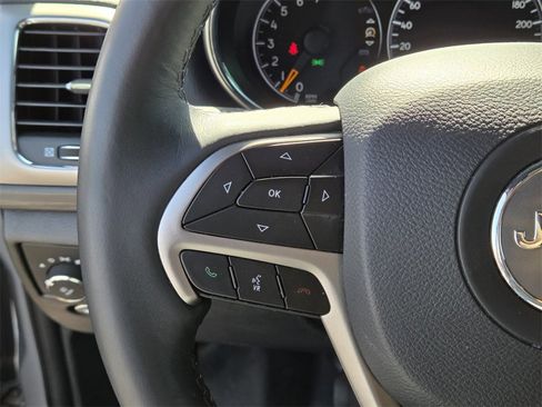 Used 2019 Jeep Grand Cherokee Altitude image 11