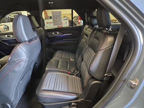 Used 2025 Ford Explorer ST-Line w/ Premium Package RWD image 15