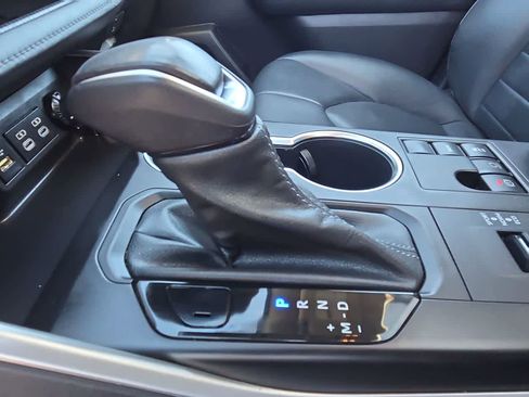 Used 2023 Toyota Highlander XLE FWD image 21