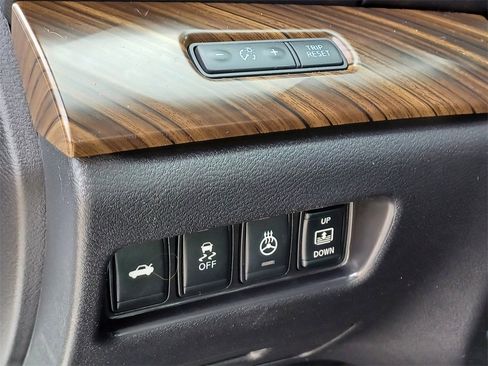 Used 2016 Nissan Maxima Platinum image 13