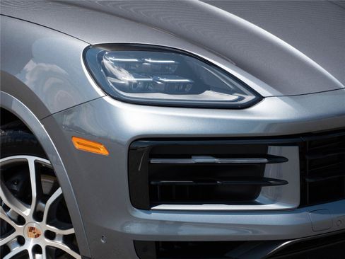 Certified 2026 Porsche Cayenne Coupe AWD/4WD image 38