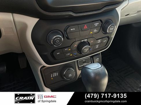 Used 2022 Jeep Renegade Limited AWD/4WD image 19