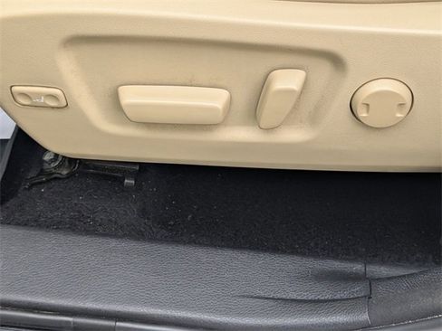 Used 2017 Toyota Highlander FWD V6 image 21