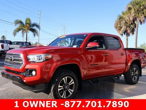 Used 2016 Toyota Tacoma TRD Sport image 4