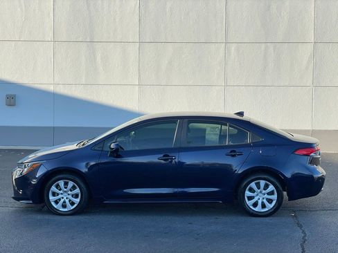 Used 2020 Toyota Corolla LE image 2