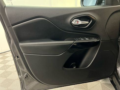 Used 2023 Jeep Cherokee Altitude Lux image 15