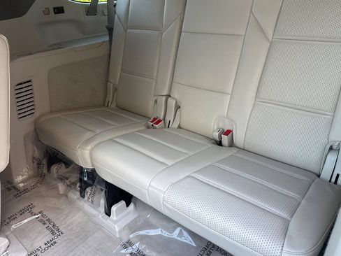 Used 2022 Cadillac Escalade ESV Sport Platinum w/ Heavy-Duty Trailer Package AWD/4WD image 13