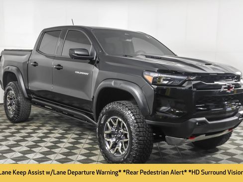Used 2025 Chevrolet Colorado ZR2 w/ Technology Package AWD/4WD image 11