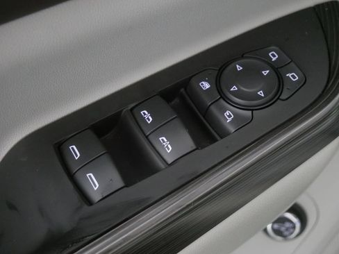 Used 2023 GMC Acadia SLT w/ Technology Package AWD/4WD image 17