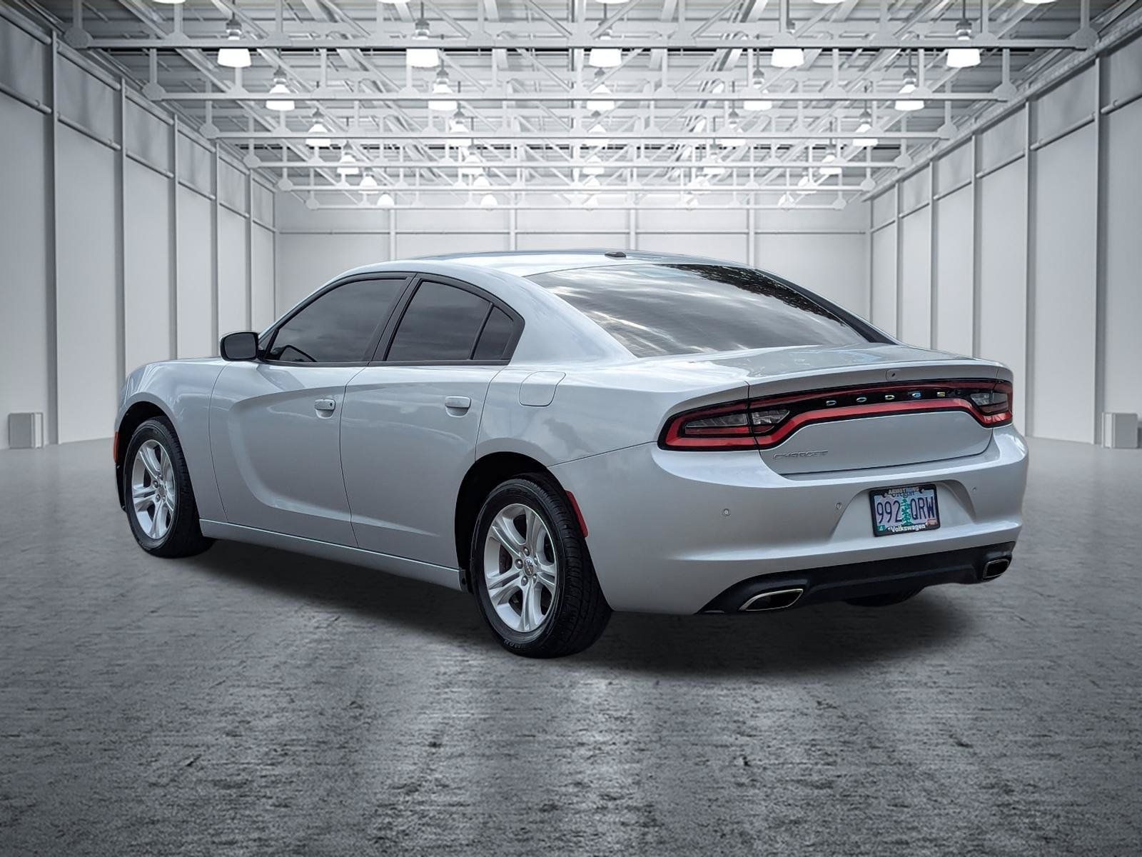 Used 2019 Dodge Charger SXT RWD image 3