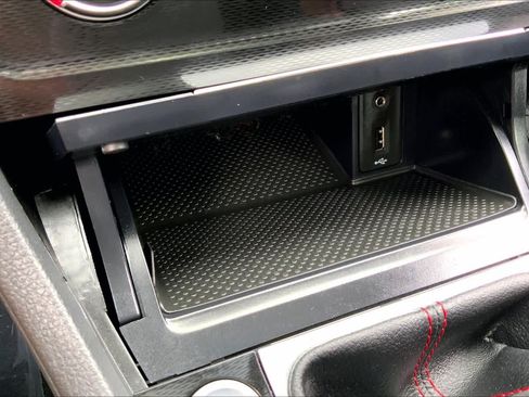 Used 2017 Volkswagen GTI SE FWD image 34