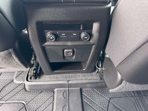 Used 2023 Chevrolet Traverse LT w/ Midnight/Sport Edition image 23