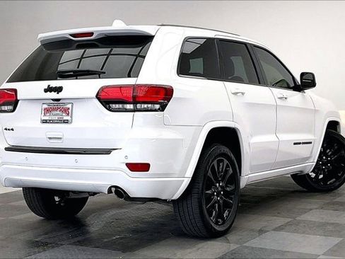 Used 2018 Jeep Grand Cherokee Altitude AWD/4WD image 13