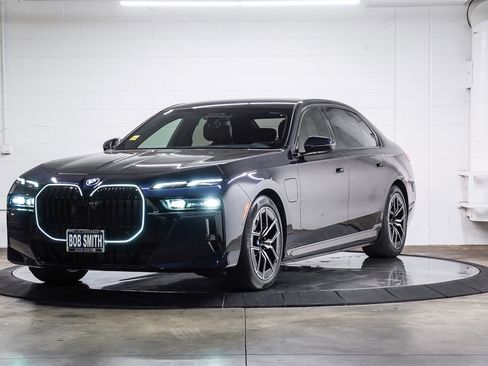 Used 2026 BMW 750e xDrive AWD/4WD image 3