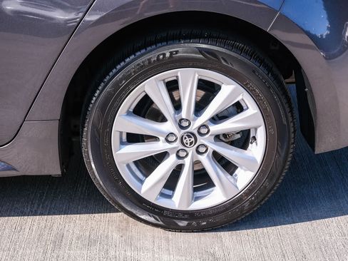Certified 2025 Toyota Corolla SE w/ SE Package FWD image 9