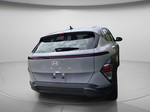 Certified 2025 Hyundai Kona SE FWD image 8