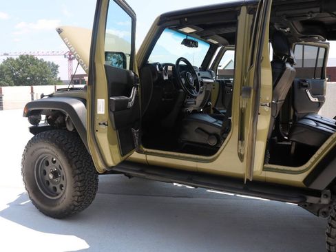 Used 2013 Jeep Wrangler Unlimited Rubicon AWD/4WD image 15