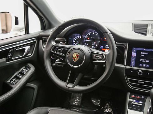 Certified 2022 Porsche Macan AWD/4WD image 19