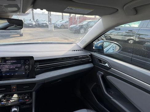 Used 2025 Volkswagen Jetta SE image 35