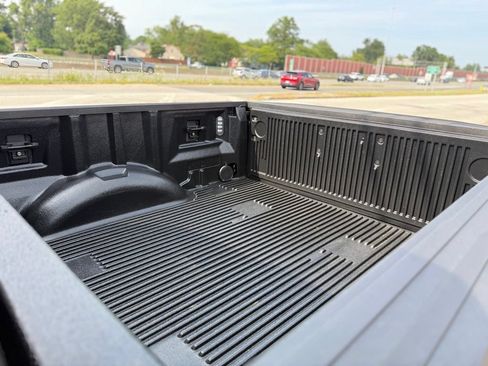 Used 2017 Ford F150 XLT w/ Equipment Group 302A Luxury AWD/4WD image 18