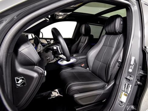 Certified 2025 Mercedes-Benz GLS 580 4MATIC image 4