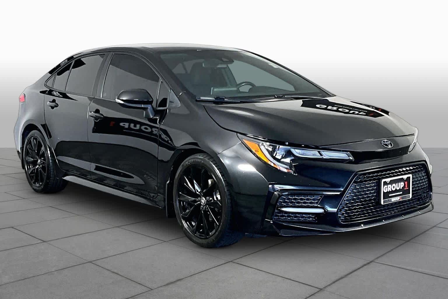 Used 2021 Toyota Corolla SE FWD image 2