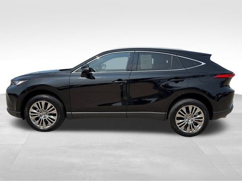 Used 2024 Toyota Venza XLE AWD/4WD image 2