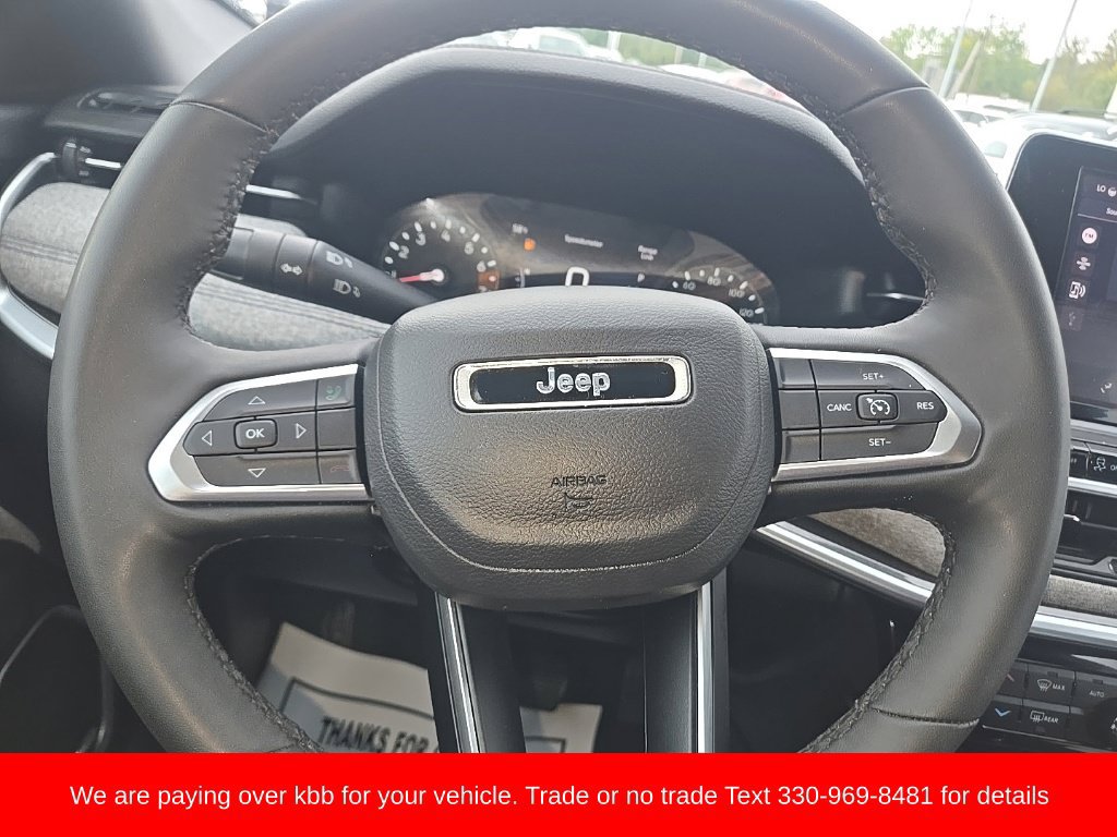 Used 2025 Jeep Compass Latitude w/ Sun & Sound Group AWD/4WD image 15