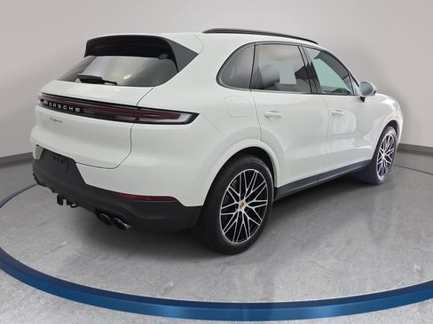 Used 2025 Porsche Cayenne AWD/4WD image 5