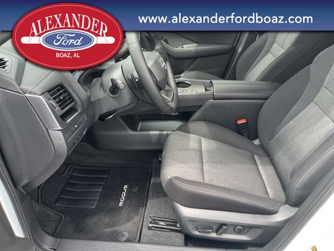 Used 2026 Nissan Rogue SV w/ Cold Weather Package FWD image 8